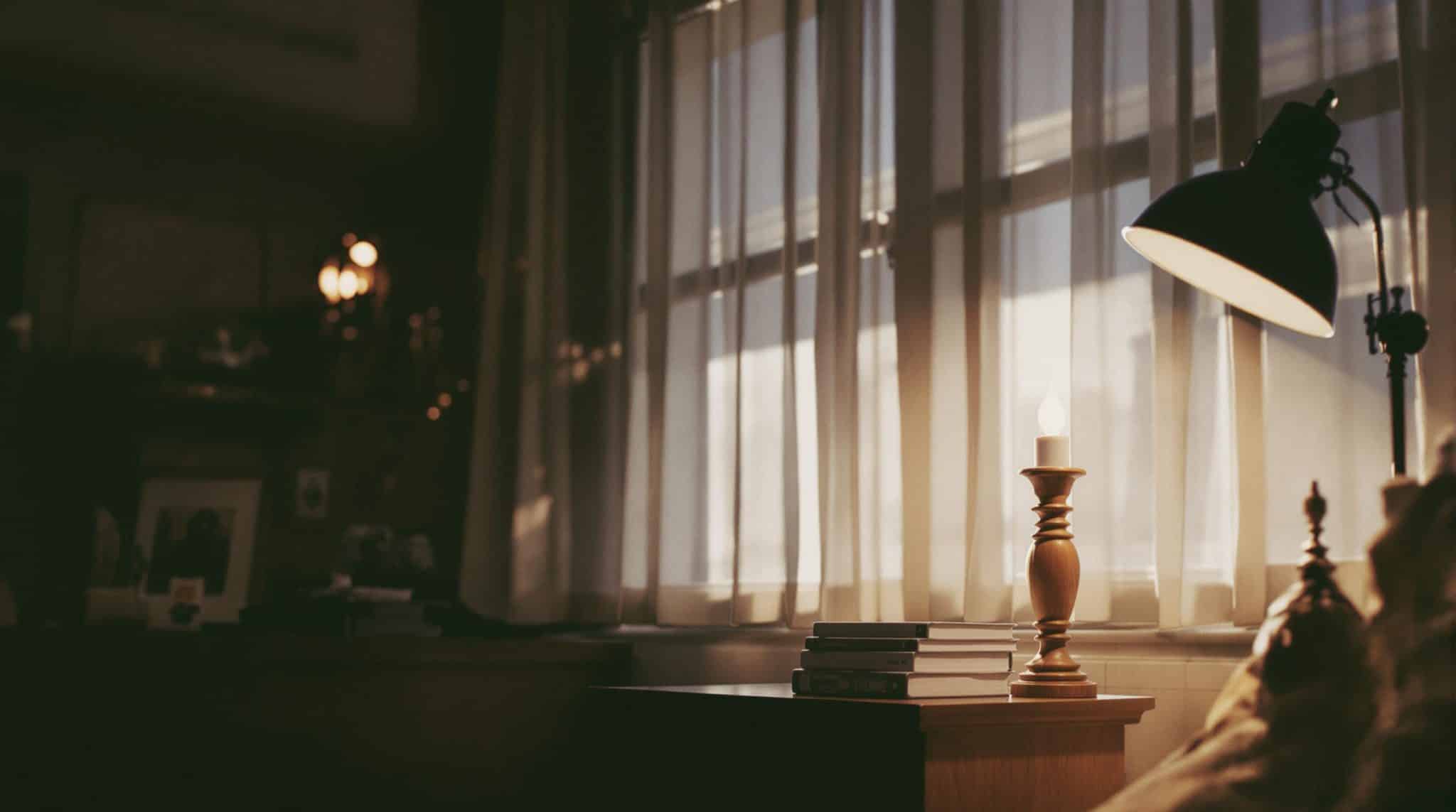 découvrez notre guide pratique pour choisir l'éclairage parfait pour votre chambre à coucher. apprenez à harmoniser ambiance et fonctionnalité, tout en tenant compte de vos goûts et du style de votre intérieur.